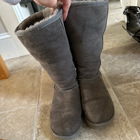UGG Shoes - Woman’s grey Uggs